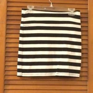 Black and white stripes pencil skirt