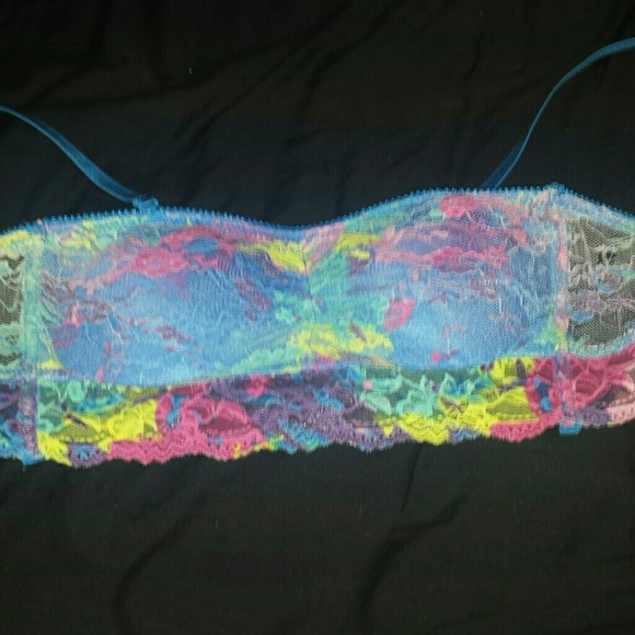 Colorful bandeau with detachable straps