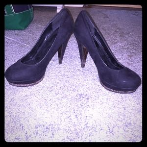 Black pumps with silver