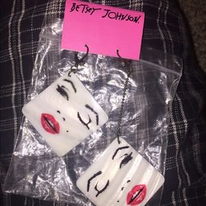 Betsey Johnson does Marilyn - Earrings!