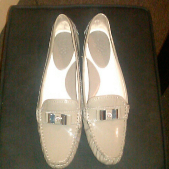 SOLD....Vince Camuto loafers