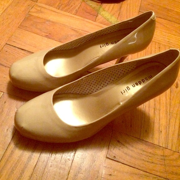 Madden girl nude pumps.