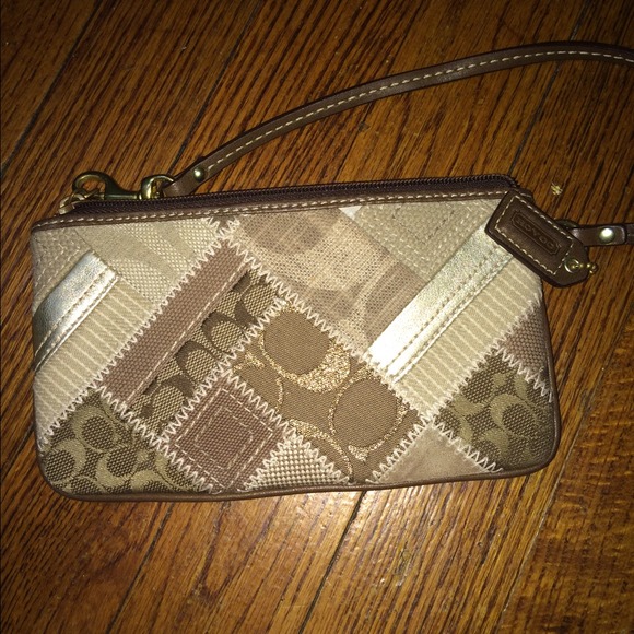 Coach wristlet. Like new.