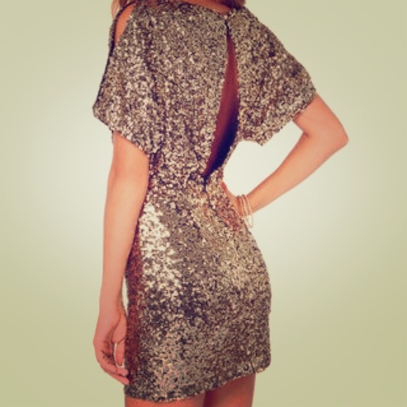 Lulus Dresses & Skirts - Gold sequin dress