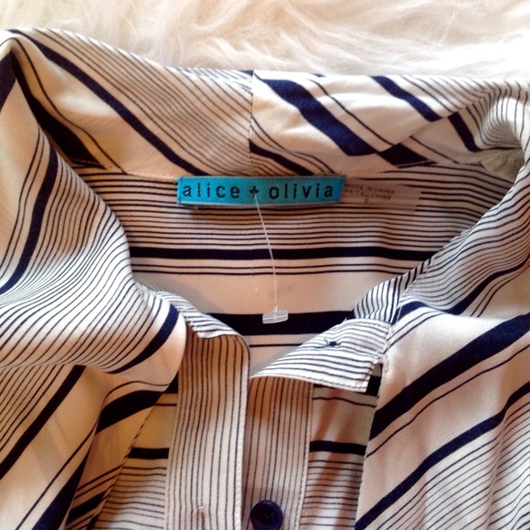 ⛔️BUNDLED⛔️ALICE + OLIVIA Artie Tieneck Blouse EUC - Picture 2 of 4