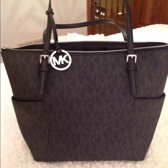 Looking for somebody to sell me this purse