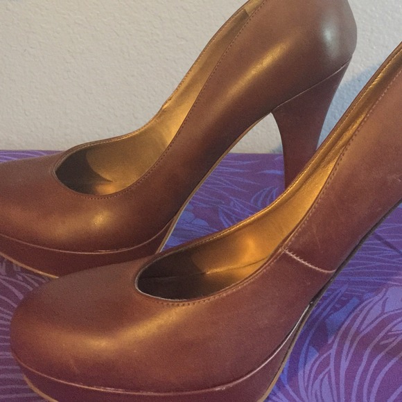 Brown Guess heels