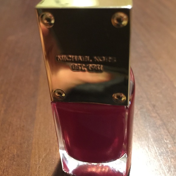 AUTHENTIC♦️Michael Kors Nail Lacquer