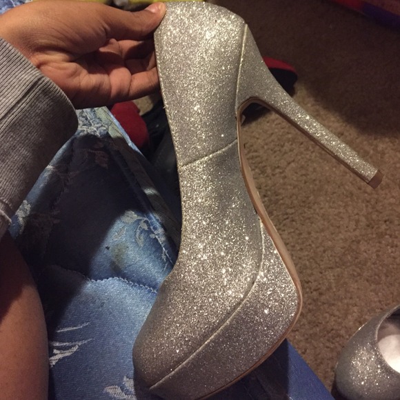 Silver sparkly shoes - Picture 3 of 4