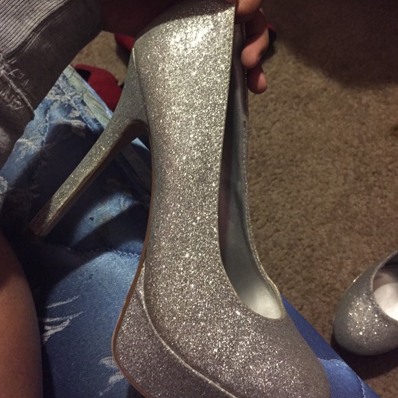 Silver sparkly shoes - Picture 4 of 4