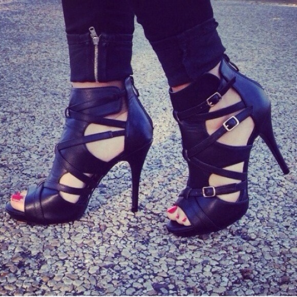 Shoes - New Black Faux Leather Strappy Buckled Heels