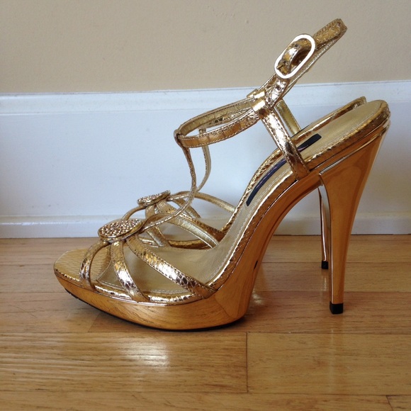 Brand new Nina Shoes size 6.5 Gold tone