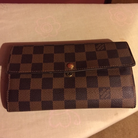 LV Damier billfold