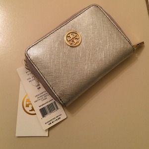 Metallic zip coin case