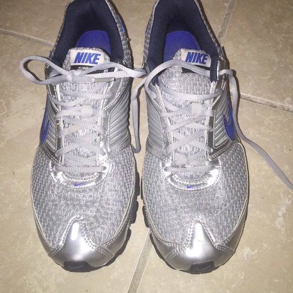 📌Nike turbo 8 performance sneakers size 8