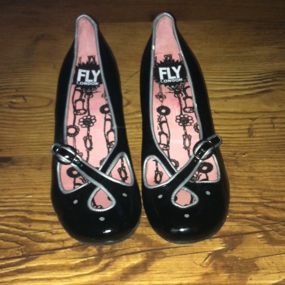 Fly London kitten heel size 9