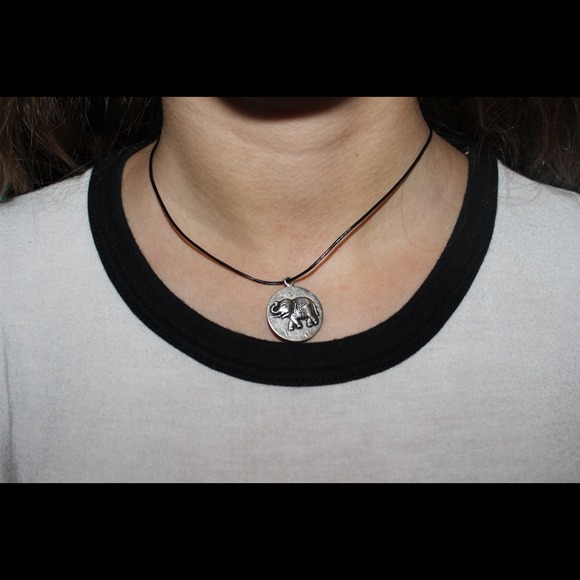 Elephant chocker