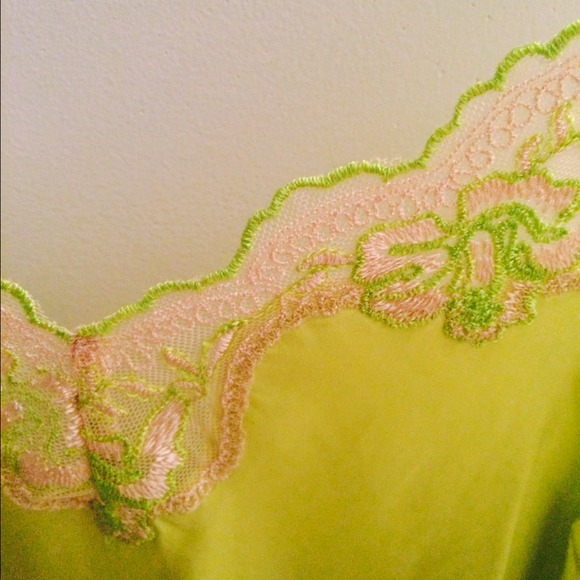 Express green silk top - Picture 2 of 2