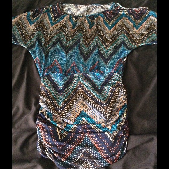 Slit sleeved top & rushed bottom! Flattering! Nwot