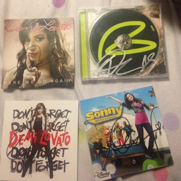 Demi lovato autographs