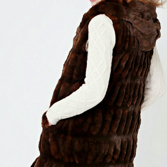 Fabulous furs knee length vest, 3x but run smaller - Picture 3 of 3