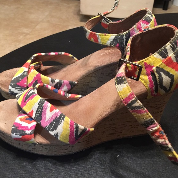 TOMS Shoes - Women's Toms Wedge sz 10