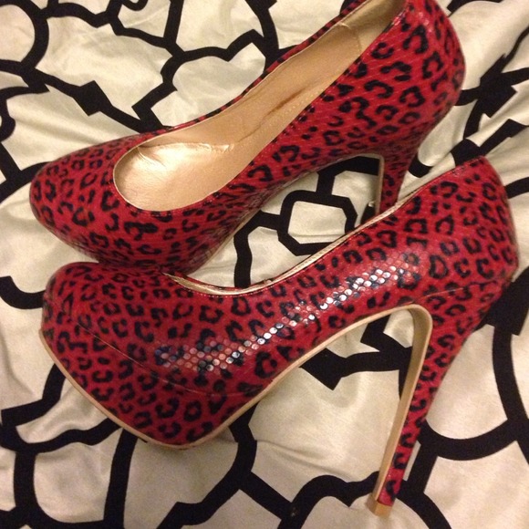 Red leopardprint heels
