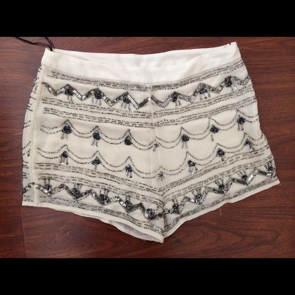 Beaded Embellished Ivory Shorts Size Large - Picture 2 of 3