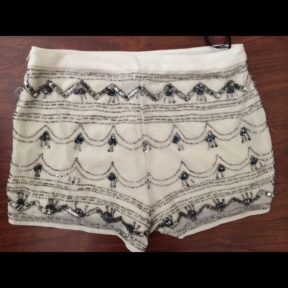Beaded Embellished Ivory Shorts Size Large - Picture 3 of 3