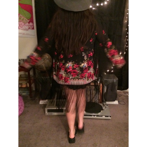 ✨TRADED✨ Sexy Floral Kimono - Picture 2 of 4
