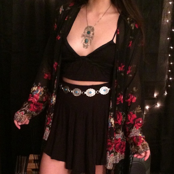 ✨TRADED✨ Sexy Floral Kimono - Picture 3 of 4