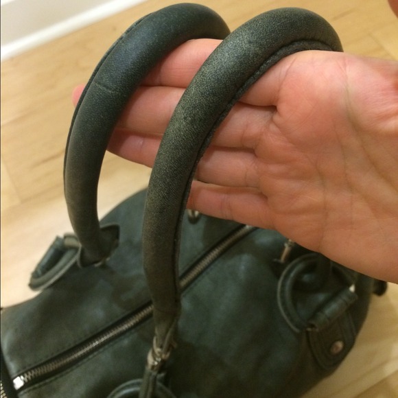 BCBG Grey Bag💋 - Picture 3 of 8