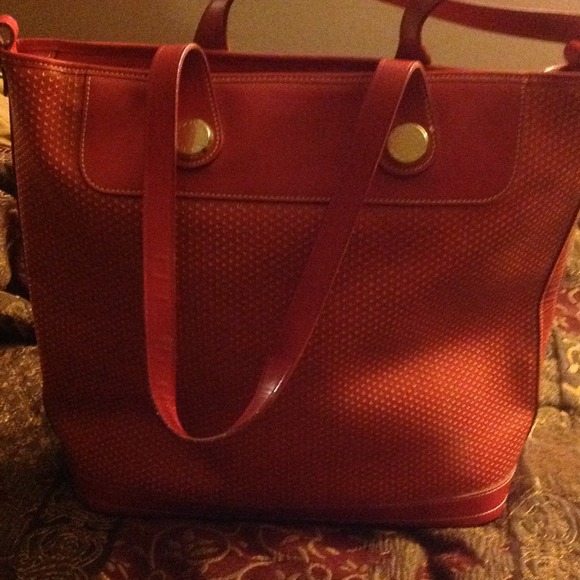 Dooney & Bourke Handbags - Dooney & Bourke cabriolet leather tote