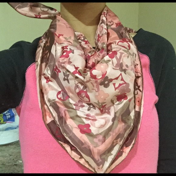 Louis Vuitton scarf