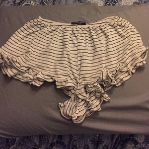 Brandy Melville striped Vodi Kira shorts