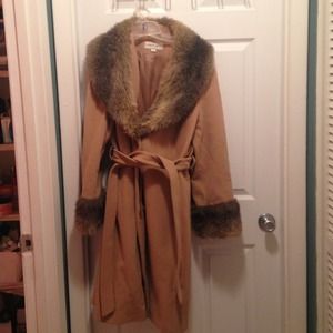 BEAUTIFUL winter coat with faux fur trim