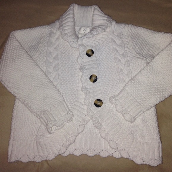 🌟Sold🌟Toddles winter white sweater size 5-6