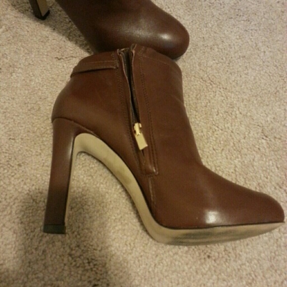 Banana Republic ankle length Trinna leather boots