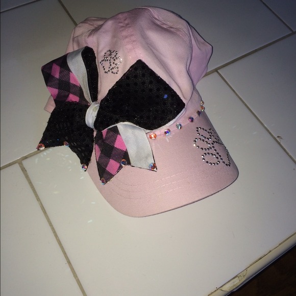 Pink hat - Picture 4 of 4