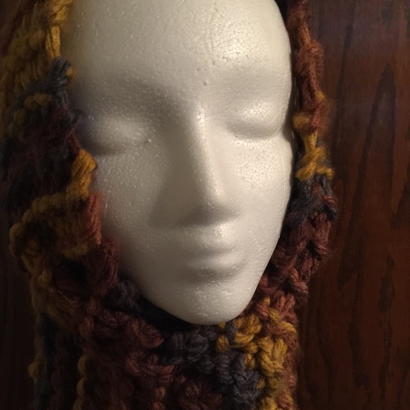 Knitted multi purpose cowl neck