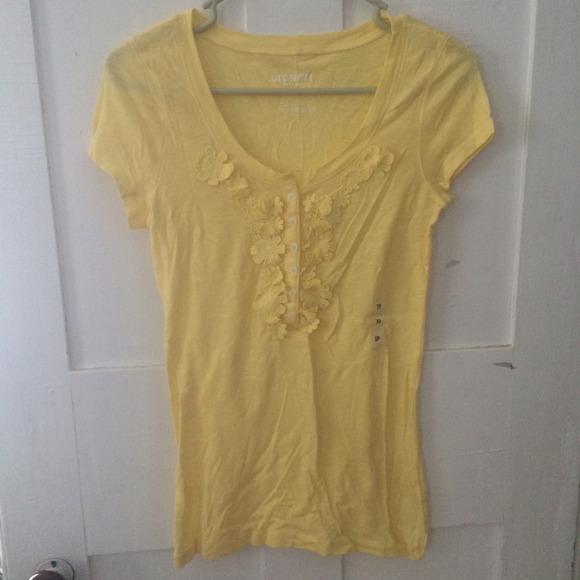 Old Navy super cute flower top - Picture 1 of 1