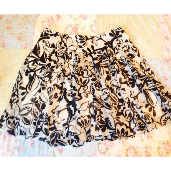 Express Black and White Damask skirt