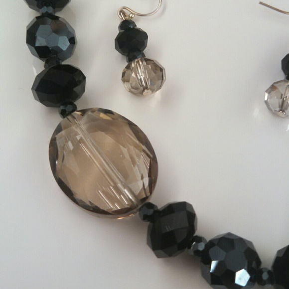 Black and clear faux crystal necklace and earings. - Picture 2 of 3