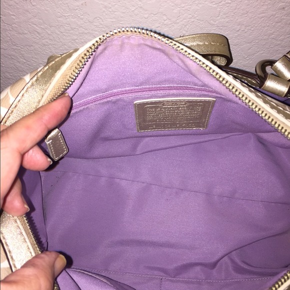 Coach bag in gold color. - Picture 2 of 4