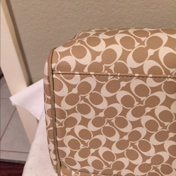 Coach bag in gold color. - Picture 4 of 4