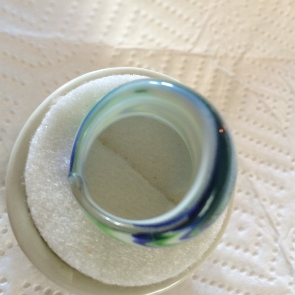 Glass ring - Picture 2 of 3