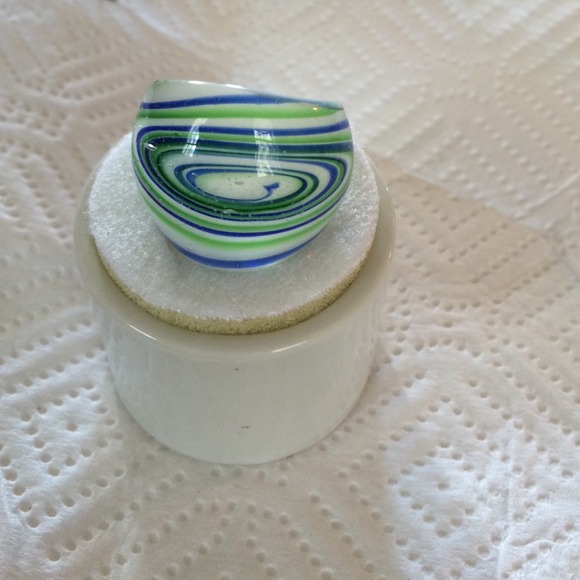 Glass ring - Picture 3 of 3