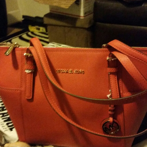 Authentic Micheal kors handbag - Picture 2 of 4