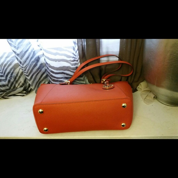 Authentic Micheal kors handbag - Picture 3 of 4