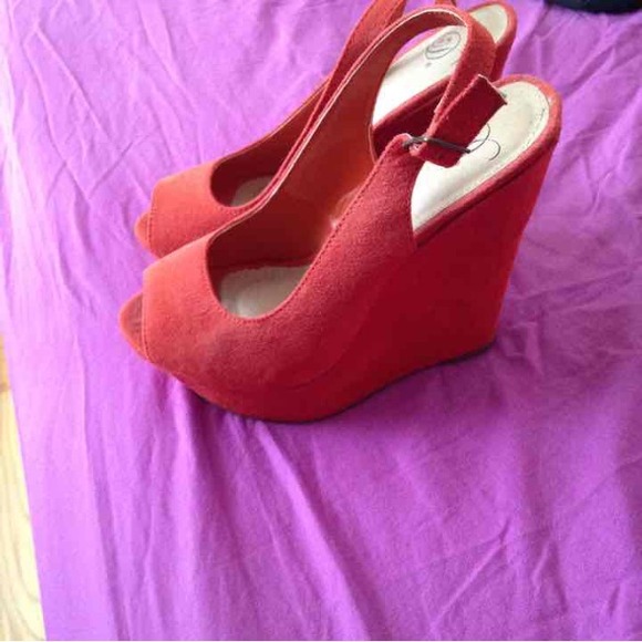 Wedge heel bundle